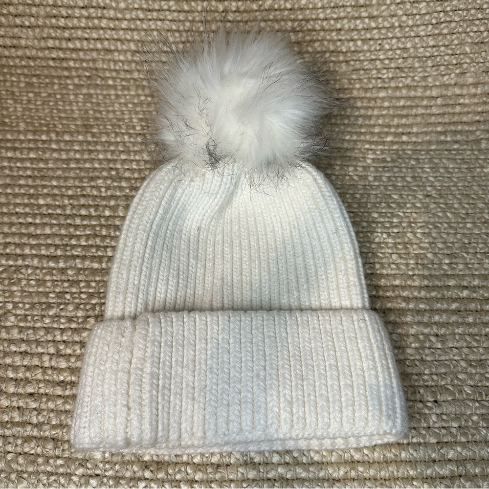 NWOT Norla Canada Cozy White Knit Pom-Pom Beanie Hat Alpaca Wool